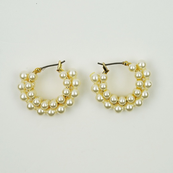 New JCREW Layered Mini Pearl Hoop Earrings in Gold $39 AK820 - Picture 3 of 3
